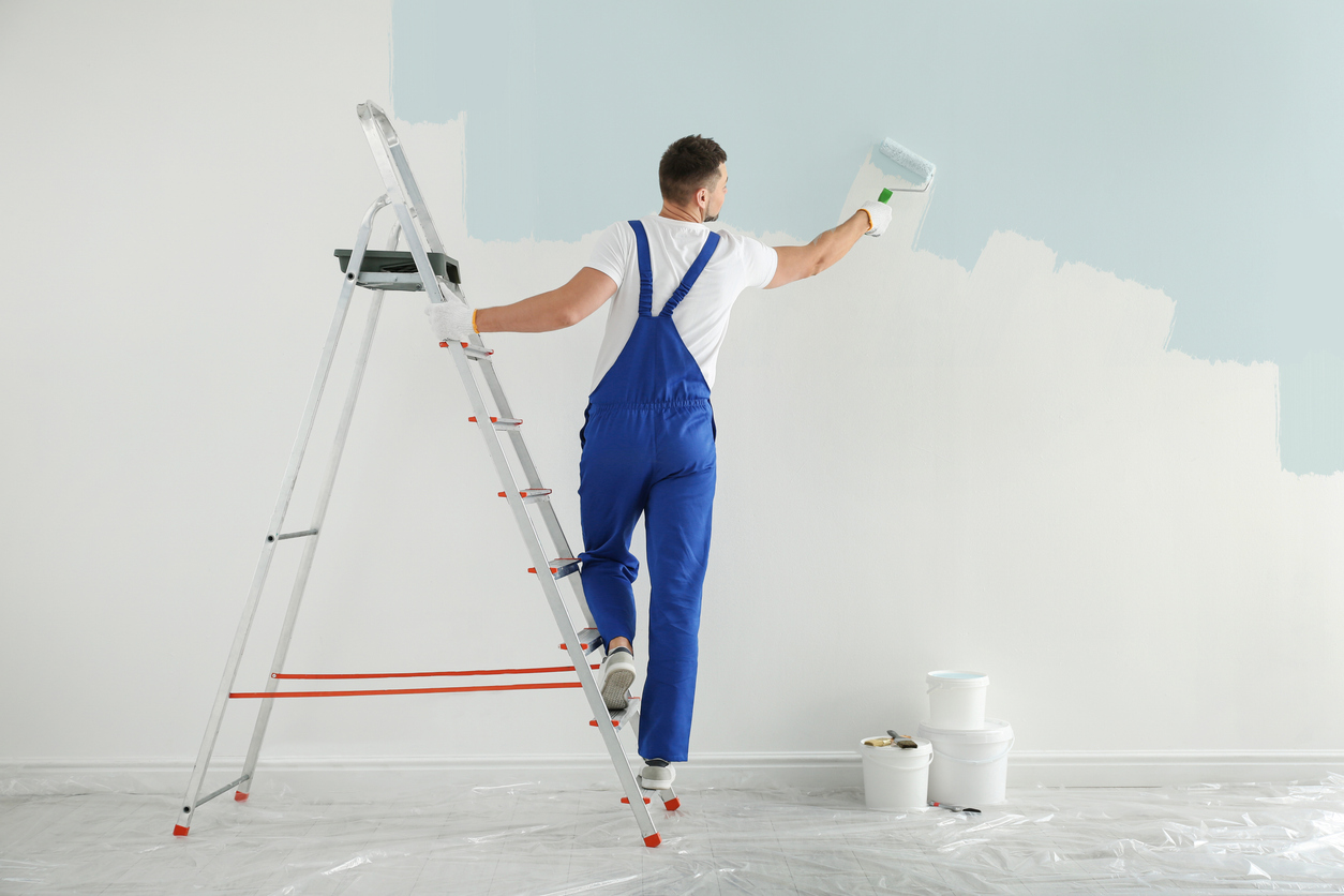 Blog - iStock 1461683093 painter decorator